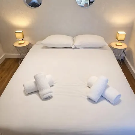 Appartement Les Bastides Du Soleil, Swimming Pool & Within Walking Distance