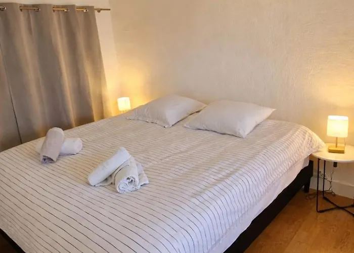 Апартаменты Les Bastides Du Soleil, Swimming Pool & Within Walking Distance Антиб